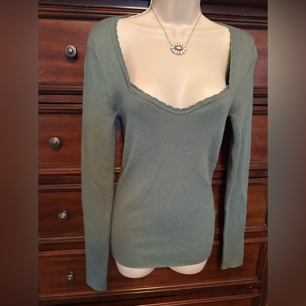 Old Navy Ribbed Scalloped Neckline Sweater Top Sz Medium Tall